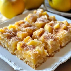 Für die perfekten Apfel-Snickerdoodle-Riegel benötigst du: - 225 g ungesalzene Butter, weich - 200 g Zucker - 220 g brauner Zucker, gepackt - 2 große Eier - 2 Teelöffel Vanilleextrakt - 375 g Weizenmehl - 2 Teelöffel Weinstein - 1 Teelöffel Natron - 1 Teelöffel Zimt, gemahlen - 1/2 Teelöffel Salz - 2 Tassen geschälte und gewürfelte Äpfel Diese Zutaten sorgen für einen weichen, saftigen Riegel mit einem tollen Apfelgeschmack. Die Kombination von Zimt und Zucker gibt dem ganzen einen süßen, würzigen Kick. Für das Topping benötigst du: - 1 Esslöffel Zucker - 1 Teelöffel Zimt Diese Mischung bestreust du über den Teig, bevor du ihn backst. Sie sorgt für eine süße, knusprige Schicht obenauf. Ich empfehle dir, Granny Smith-Äpfel zu verwenden. Sie sind saftig, fest und haben die perfekte Balance zwischen Süße und Säure. Du kannst auch andere Sorten wie Braeburn oder Honeycrisp ausprobieren. Achte darauf, dass die Äpfel frisch und knackig sind. So bleibt der Riegel saftig und lecker. {{ingredient_image_2}} Heize zuerst deinen Ofen auf 175 °C vor. Das sorgt dafür, dass die Riegel gleichmäßig backen. Nimm eine 23x33 cm große Backform. Du kannst sie entweder einfetten oder mit Backpapier auslegen. Das macht das Herausnehmen der Riegel später viel einfacher. Nimm eine große Rührschüssel. Gib die weiche Butter, den weißen Zucker und den braunen Zucker hinein. Schlage alles gut auf, bis die Mischung leicht und fluffig ist. Füge dann die Eier nacheinander hinzu. Schlage nach jedem Ei gut um. Danach kommt der Vanilleextrakt dazu. In einer anderen Schüssel vermischst du das Weizenmehl, den Weinstein, das Natron, den gemahlenen Zimt und das Salz. Rühre die trockenen Zutaten nach und nach in die feuchte Mischung. Rühre nur so lange, bis alles gerade verbunden ist. Jetzt ist es Zeit für die Äpfel. Hebe die gewürfelten Äpfel vorsichtig unter den Teig. Achte darauf, dass sie gleichmäßig verteilt sind. Verteile den Teig gleichmäßig in der vorbereiteten Backform. Streiche ihn glatt. Nimm eine kleine Schüssel und mische Zucker mit Zimt für das Topping. Streue diese Mischung gleichmäßig über den Teig. Backe die Riegel im vorgeheizten Ofen für 25-30 Minuten. Sie sind fertig, wenn sie goldbraun sind und ein Zahnstocher sauber herauskommt. Nach dem Backen lasse die Riegel etwa 15 Minuten in der Form abkühlen. Danach kannst du sie in Quadrate schneiden und servieren. Genieße die Riegel warm, vielleicht mit etwas Vanilleeis und Karamellsauce. Um die besten Apfel-Snickerdoodle-Riegel zu machen, achte auf diese Punkte: - Butter richtig weich: Lass die Butter vor dem Backen auf Zimmertemperatur kommen. So wird der Teig schön luftig. - Äpfel gleichmäßig schneiden: Schneide die Äpfel in kleine Würfel, damit sie gut im Teig verteilt sind. Granny Smith sind ideal, weil sie süß-sauer sind. - Zimt-Zucker nicht sparen: Die Mischung aus Zimt und Zucker gibt den Riegeln den typischen Snickerdoodle-Geschmack. Streue genug darüber! - Backzeit genau beachten: Lass die Riegel im Ofen nicht zu lange. Sie sollten goldbraun sein, aber nicht trocken. Wenn du spezielle diätetische Bedürfnisse hast, kannst du einige Zutaten austauschen: - Glutenfrei: Verwende glutenfreies Mehl anstelle von Weizenmehl. Achte darauf, dass das Mehl eine ähnliche Konsistenz hat. - Zuckerreduktion: Ersetze den Zucker durch eine Zuckeralternative wie Stevia oder Erythrit. Die Menge kann variieren, also teste ein wenig. - Vegane Option: Nutze pflanzliche Butter und Ei-Ersatz wie Apfelmus oder Leinsamen. So bleiben die Riegel vegan und lecker. Manchmal klappt nicht alles gleich beim ersten Mal. Hier sind einige Tipps: - Teig zu fest?: Wenn der Teig zu trocken ist, füge einen Esslöffel Milch oder Wasser hinzu. Das macht ihn geschmeidiger. - Riegel fallen auseinander: Wenn die Riegel bröckeln, könnte es an zu wenig Butter liegen. Achte darauf, die richtige Menge zu verwenden. - Geschmack nicht intensiv genug?: Probiere, etwas mehr Zimt oder Vanille hinzuzufügen. Diese Aromen machen einen großen Unterschied. Nutze diese Tipps, um deine Apfel-Snickerdoodle-Riegel perfekt zu machen! Pro Tipps Frische Äpfel wählen: Verwenden Sie am besten frisch geerntete Granny-Smith-Äpfel, um den Riegeln einen knackigen Biss und eine angenehme Säure zu verleihen. Teig nicht übermischen: Stellen Sie sicher, dass Sie die trockenen Zutaten nur so lange einrühren, bis sie gerade verbunden sind, um die Riegel zart und nicht zäh zu machen. Backzeit im Auge behalten: Überprüfen Sie die Riegel einige Minuten vor Ende der angegebenen Backzeit, um sicherzustellen, dass sie nicht zu dunkel werden. Riegel abkühlen lassen: Lassen Sie die Riegel nach dem Backen in der Form abkühlen, bevor Sie sie schneiden, damit sie ihre Form behalten und nicht zerbröckeln. {{image_4}} Du kannst die Apfel-Snickerdoodle-Riegel leicht abwandeln. Äpfel sind toll, aber andere Früchte machen sie spannend. Probiere Birnen für eine süßere Note. Du kannst auch Pfirsiche oder Kirschen verwenden. Diese Früchte bringen ihre eigene Süße und Frische. Achte darauf, die Früchte klein zu schneiden. So verteilen sie sich gut im Teig. Wenn du eine vegane Variante möchtest, geht das einfach. Ersetze die Eier durch Apfelmus. Ein Viertel Tasse Apfelmus ersetzt ein Ei. Für die Butter kannst du Margarine oder pflanzliches Öl nehmen. Diese Zutaten helfen, die Riegel weich zu machen. Achte darauf, dass der Vanilleextrakt vegan ist. So hast du leckere, vegane Apfel-Snickerdoodle-Riegel. Nüsse bringen einen schönen Crunch in die Riegel. Walnüsse oder Pekannüsse passen gut. Füge eine halbe Tasse Nüsse zum Teig hinzu. Wenn du Schokolade magst, probiere Schokoladenstückchen. Diese machen die Riegel süßer und schokoladiger. Eine halbe Tasse Schokoladenstückchen ist perfekt. So kannst du die Riegel nach deinem Geschmack anpassen. Um die Apfel-Snickerdoodle-Riegel frisch zu halten, lege sie in einen luftdichten Behälter. So bleiben sie saftig und lecker. Im Kühlschrank halten sie etwa eine Woche. Wenn du sie länger aufbewahren möchtest, ist das Einfrieren die bessere Option. Du kannst die Riegel auch einfrieren. Schneide sie in Stücke, bevor du sie einpackst. Wickel jeden Riegel in Frischhaltefolie. Lege sie dann in einen gefriergeeigneten Behälter oder einen Gefrierbeutel. So bleiben sie bis zu drei Monate frisch. Wenn du sie genießen möchtest, lasse sie einfach im Kühlschrank auftauen. Wenn die Riegel nach dem Lagern etwas trocken wirken, gibt es einfache Tricks. Erwärme sie kurz in der Mikrowelle, etwa 10 bis 15 Sekunden. Du kannst auch ein Stück Obst oder einen Spritzer Wasser hinzufügen, um sie wieder saftig zu machen. So schmecken sie fast wie frisch gebacken! Die Apfel-Snickerdoodle-Riegel halten sich gut. Wenn Sie sie in einem luftdichten Behälter aufbewahren, bleiben sie frisch. Diese Riegel sind bis zu einer Woche im Kühlschrank haltbar. Wenn Sie sie länger aufbewahren möchten, frieren Sie sie einfach ein. Im Gefrierfach bleiben sie bis zu drei Monate lecker. Lassen Sie sie bei Raumtemperatur auftauen, wenn Sie sie genießen möchten. Ja, Sie können frische Äpfel verwenden. Es ist jedoch wichtig, die Äpfel gut zu waschen und das Kerngehäuse zu entfernen. Ich empfehle, die Schale zu entfernen, um die Riegel zarter zu machen. Geschälte Äpfel geben den Riegeln eine bessere Textur. Granny Smith Äpfel sind ideal, da sie süß-sauer sind. Diese Äpfel halten beim Backen gut ihre Form. Um die Riegel glutenfrei zu machen, ersetzen Sie das Weizenmehl. Verwenden Sie stattdessen eine glutenfreie Mehlmischung. Diese Mischungen sind oft gut für Backwaren geeignet. Achten Sie darauf, dass die Mischung Xanthan oder ein ähnliches Bindemittel enthält. Dies hilft, die Struktur der Riegel zu erhalten. Probieren Sie auch Mandelmehl oder Kokosmehl. Diese Optionen geben den Riegeln einen besonderen Geschmack. In diesem Artikel haben wir die besten Zutaten für Apfel-Snickerdoodle-Riegel besprochen. Ich habe erklärt, wie man den Teig zubereitet und die Riegel bäckt. Zusätzlich gab ich Tipps für die perfekte Zubereitung und Variationen mit anderen Früchten. Denke daran, die Riegel richtig zu lagern, um ihren Geschmack zu bewahren. Mit diesen einfachen Schritten kannst du leckere Riegel zaubern. Viel Spaß beim Backen und Ausprobieren!