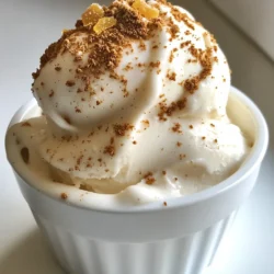 Die Hauptzutaten für unsere leckere Lebkuchen-Eiscreme sind einfach zu finden. Du brauchst: - 500 ml Schlagsahne - 250 ml Vollmilch - 150 g Zucker - 1 Esslöffel Vanilleextrakt - 60 ml Melasse - Eine Prise Salz Diese Zutaten sorgen für eine cremige Basis. Die Kombination aus Schlagsahne und Milch macht das Eis reichhaltig und samtig. Der Zucker süßt es perfekt, während die Melasse eine tiefe, karamellige Note hinzufügt. Die Gewürze machen das Eis besonders. Hier sind die Gewürze, die du benötigst: - 1 Esslöffel gemahlener Ingwer - 1 Esslöffel gemahlener Zimt - 1/2 Teelöffel gemahlene Muskatnuss - 1/4 Teelöffel gemahlene Nelken Diese Gewürze bringen den Geschmack von Lebkuchen in das Eis. Der Ingwer und der Zimt geben Wärme und Tiefe. Muskatnuss und Nelken fügen eine feine Würze hinzu, die das Eis besonders festlich macht. Wenn du dein Lebkuchen-Eiscreme noch besser machen willst, füge diese optionale Zutat hinzu: - 125 g fein gehackter kandierter Ingwer Der kandierte Ingwer gibt deinem Eis eine tolle Textur und einen zusätzlichen Kick. Er passt perfekt zu den warmen Gewürzen und macht das Eis noch interessanter. Fühle dich frei, kreativ zu sein und weitere Aromen auszuprobieren! {{ingredient_image_2}} Um die Lebkuchen-Eiscreme zuzubereiten, beginne mit einer großen Rührschüssel. Gib 500 ml Schlagsahne und 250 ml Vollmilch hinein. Nutze einen Schneebesen, um die Mischung gut zu vermengen. Achte darauf, dass sie gleichmäßig ist. Jetzt füge 150 g Zucker, 1 Esslöffel Vanilleextrakt, 1 Esslöffel gemahlenen Ingwer, 1 Esslöffel Zimt, 1/2 Teelöffel Muskatnuss, 1/4 Teelöffel Nelken und 60 ml Melasse hinzu. Rühre alles gut um, bis der Zucker ganz aufgelöst ist. Eine Prise Salz verstärkt den Geschmack. Wenn du magst, hebe 125 g fein gehackten kandierten Ingwer vorsichtig unter die Mischung. So erhält die Eismischung mehr Textur und Geschmack. Gieße die fertige Mischung in deine Eismaschine. Folge den Anweisungen des Herstellers. Lass die Maschine die Mischung churnen, bis sie eine Konsistenz wie Softeis erreicht. Das kann etwa 20 bis 30 Minuten dauern. Achte darauf, die Maschine nicht zu überfüllen. Zu viel Mischung kann die Maschine überlasten. Sobald die Eismischung die richtige Konsistenz hat, übertrage sie in einen luftdichten Behälter. Glätte die Oberfläche. Bedecke den Behälter gut und friere das Eis für mindestens 4 Stunden ein. So wird das Eis schön fest. Nach dem Einfrieren kannst du die Lebkuchen-Eiscreme in Schalen oder Waffeln portionieren. Garniere das Eis mit einer Prise Zimt oder einem Stück kandierten Ingwer. Das macht es festlicher und noch leckerer! Um die perfekte Konsistenz für Lebkuchen-Eiscreme zu erreichen, ist die Temperatur wichtig. Kühlen Sie Ihre Eismaschine vor dem Gebrauch. Eine kalte Maschine hilft, die Mischung schnell einzufrieren. Achten Sie darauf, die Mischung gut zu rühren, bis sie eine cremige Textur hat. Wenn Sie kein Eis haben, lassen Sie es einfach länger in der Maschine. So wird es schön fluffig und leicht. Ein häufiger Fehler ist, die Mischung nicht gründlich zu vermengen. Stellen Sie sicher, dass der Zucker vollständig aufgelöst ist. Wenn der Zucker nicht aufgelöst ist, kann das Eis körnig werden. Ein weiterer Fehler ist das Überfüllen der Maschine. Geben Sie nur die empfohlene Menge in die Maschine. Zu viel Mischung macht es schwer, die richtige Konsistenz zu erreichen. Sie können das Lebkuchen-Eis leicht anpassen. Wenn Sie es weniger süß mögen, reduzieren Sie den Zucker. Für einen kräftigeren Geschmack fügen Sie mehr Gewürze hinzu. Probieren Sie auch andere Aromen aus, wie Vanille oder Schokolade. Wenn Sie etwas Fruchtiges wollen, fügen Sie pürierte Früchte hinzu. Diese Anpassungen machen das Eis einzigartig und passend für jeden Geschmack. Pro Tipps Frische Zutaten verwenden: Für den besten Geschmack sollten Sie frische und qualitativ hochwertige Zutaten verwenden, insbesondere die Gewürze und die Sahne. Melasse richtig dosieren: Die Melasse verleiht dem Eis einen reichen Geschmack. Achten Sie darauf, sie gut einzurühren, um eine gleichmäßige Verteilung zu gewährleisten. Vorbereitung der Eismaschine: Stellen Sie sicher, dass die Eismaschine gut gekühlt ist, bevor Sie die Mischung eingießen, um eine optimale Konsistenz zu erreichen. Variationen ausprobieren: Experimentieren Sie mit verschiedenen Gewürzen oder Füllungen wie gehackten Nüssen oder Schokoladenstückchen für zusätzliche Textur und Geschmack. {{image_4}} Um eine vegane Lebkuchen-Eiscreme zu machen, tauschen wir die Milchprodukte aus. Statt Schlagsahne und Vollmilch nehmen wir Kokosmilch oder Mandelmilch. Diese Optionen geben dem Eis einen tollen Geschmack. Verwenden Sie auch pflanzlichen Zucker, um es vegan zu halten. Die Gewürze bleiben gleich, um den klassischen Lebkuchengeschmack zu bewahren. Wenn Sie Laktoseintoleranz haben, können Sie laktosefreie Produkte verwenden. Laktosefreie Sahne und Milch sind leicht zu finden. Diese Produkte bieten die gleiche Cremigkeit wie normale Milch. Sie können auch Hafermilch oder Sojamilch nutzen. So bleibt der Geschmack lecker und die Textur cremig. Mischen Sie andere Geschmäcker mit dem Lebkuchen-Eis. Fügen Sie Schokoladensplitter oder Nüsse hinzu. Ein Hauch von Espresso kann auch spannend sein. Für einen fruchtigen Twist probieren Sie pürierte Äpfel oder Birnen. Diese Variationen machen das Eis noch interessanter. Seien Sie kreativ und experimentieren Sie mit Ihren Lieblingsgeschmäckern! Um Ihre Lebkuchen-Eiscreme frisch zu halten, verwenden Sie einen luftdichten Behälter. Achten Sie darauf, die Oberfläche des Eises glatt zu streichen. So verhindern Sie, dass Luft eindringt und das Eis austrocknet. Decken Sie den Behälter zusätzlich mit Frischhaltefolie ab. Die Lebkuchen-Eiscreme hält sich in der Regel bis zu zwei Monate im Gefrierschrank. Nach dieser Zeit kann die Qualität abnehmen. Verwenden Sie ein Datumssystem, um die Frische zu überprüfen. So wissen Sie immer, wann Sie Ihr Eis genießen sollten. Eiskristalle sind oft ein Problem bei selbstgemachtem Eis. Um dies zu vermeiden, frieren Sie die Mischung schnell ein. Rühren Sie das Eis alle 30 Minuten für die ersten zwei Stunden um. Dadurch bleibt die Konsistenz cremig und glatt. Ein guter Trick ist auch, die Mischung vor dem Einfrieren gut zu kühlen. Die Zubereitung der Lebkuchen-Eiscreme dauert etwa 15 Minuten. Das Einfrieren benötigt jedoch mindestens 4 Stunden. Gesamt sind es also rund 4 Stunden und 15 Minuten. Planen Sie etwas Zeit ein, damit das Eis fest wird. Fertige Lebkuchen-Eiscreme finden Sie in vielen Supermärkten. Achten Sie auf die Gefrierabteilung. Einige Eisdielen bieten auch saisonale Varianten an. Online können Sie ebenfalls nach Anbietern suchen, die diese Eissorte verkaufen. Ja, Sie können Lebkuchen-Eiscreme auch ohne Eismaschine zubereiten. Geben Sie die Mischung in einen Behälter und frieren Sie sie ein. Rühren Sie alle 30 Minuten gut um, bis das Eis fest ist. Das gibt Ihnen eine cremige Textur. Lebkuchen-Eiscreme ist ein köstliches Dessert, das leicht zu machen ist. Zuerst haben wir die Zutaten besprochen, dann die einfache Anleitung zur Zubereitung gegeben. Mit ein paar nützlichen Tipps hat jeder die Chance, perfekte Eiskreationen zu schaffen. Variationen wie vegane oder allergikerfreundliche Optionen bieten noch mehr Möglichkeiten. Achten Sie auf die richtige Lagerung, um die Frische zu erhalten. Genießen Sie Ihre selbstgemachte Lebkuchen-Eiscreme und teilen Sie Ihre Kreationen mit Freunden!